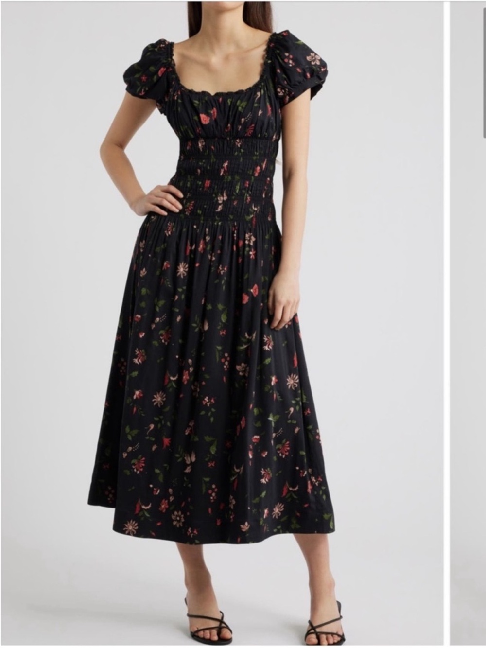 ✨NEW✨ Reformation Riva Shirred Midi
Dress in Domani Floral